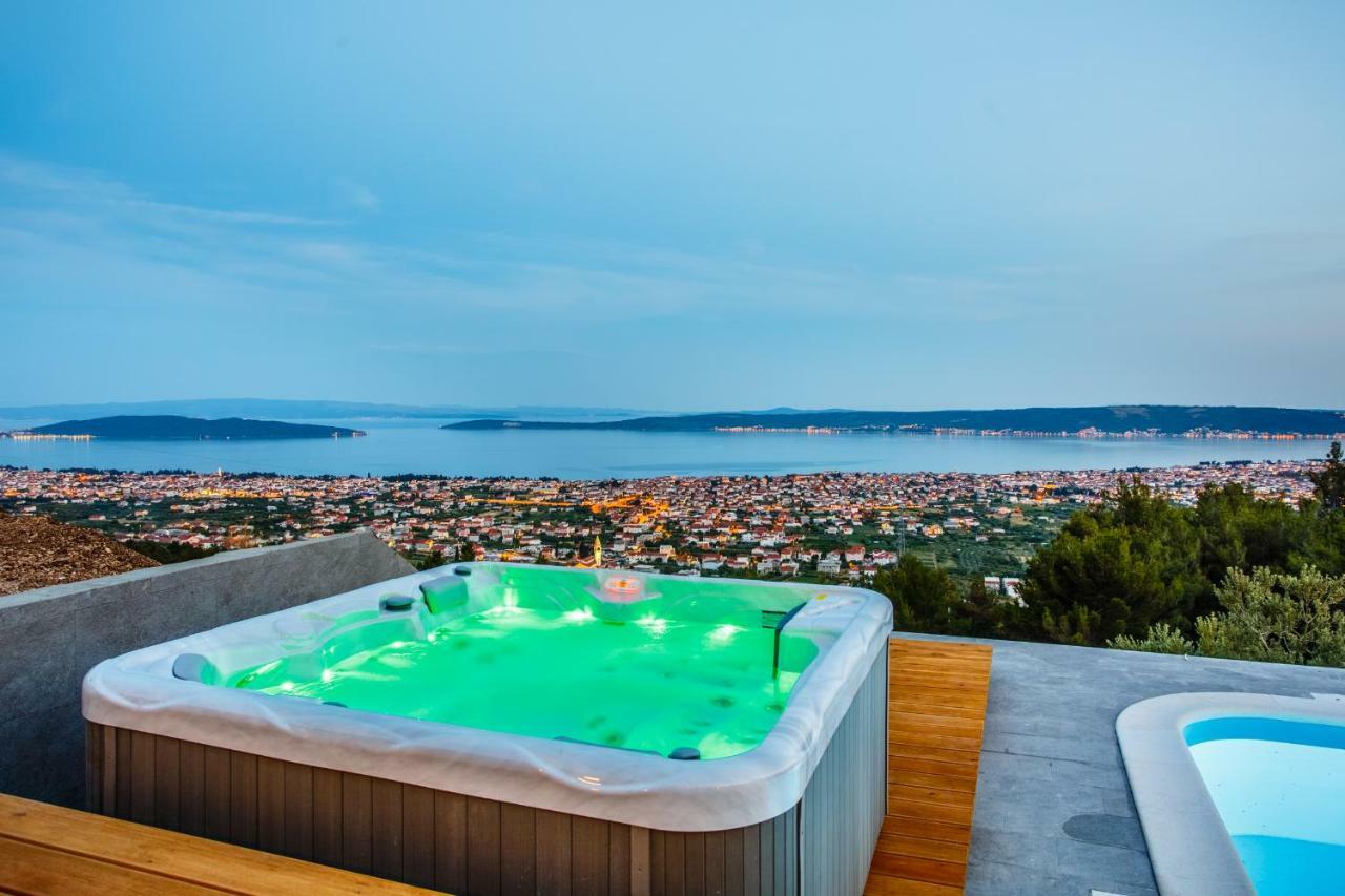 Villa Blue Hill Kastela Bagian luar foto