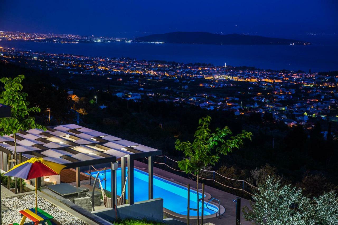 Villa Blue Hill Kastela Bagian luar foto