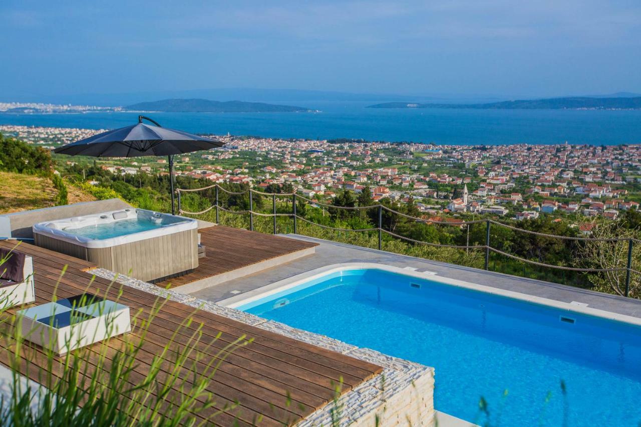 Villa Blue Hill Kastela Bagian luar foto